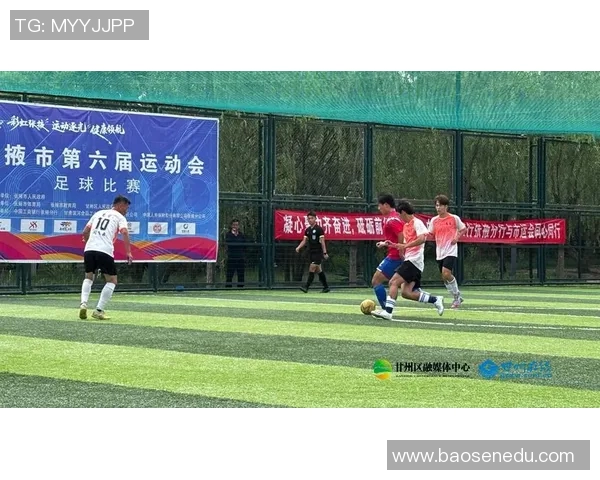 足球明星携手劝架瞬间高清图片展现体育精神与团结力量