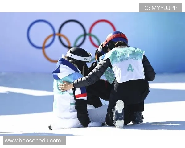 普京与足球明星亲密合影展现友谊与体育精神的完美结合