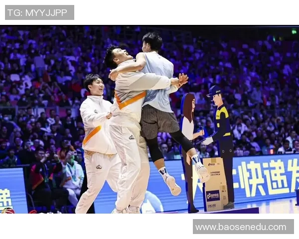 南京篮球队团队协作引发热议球迷对战术配合和球员默契提出不同看法